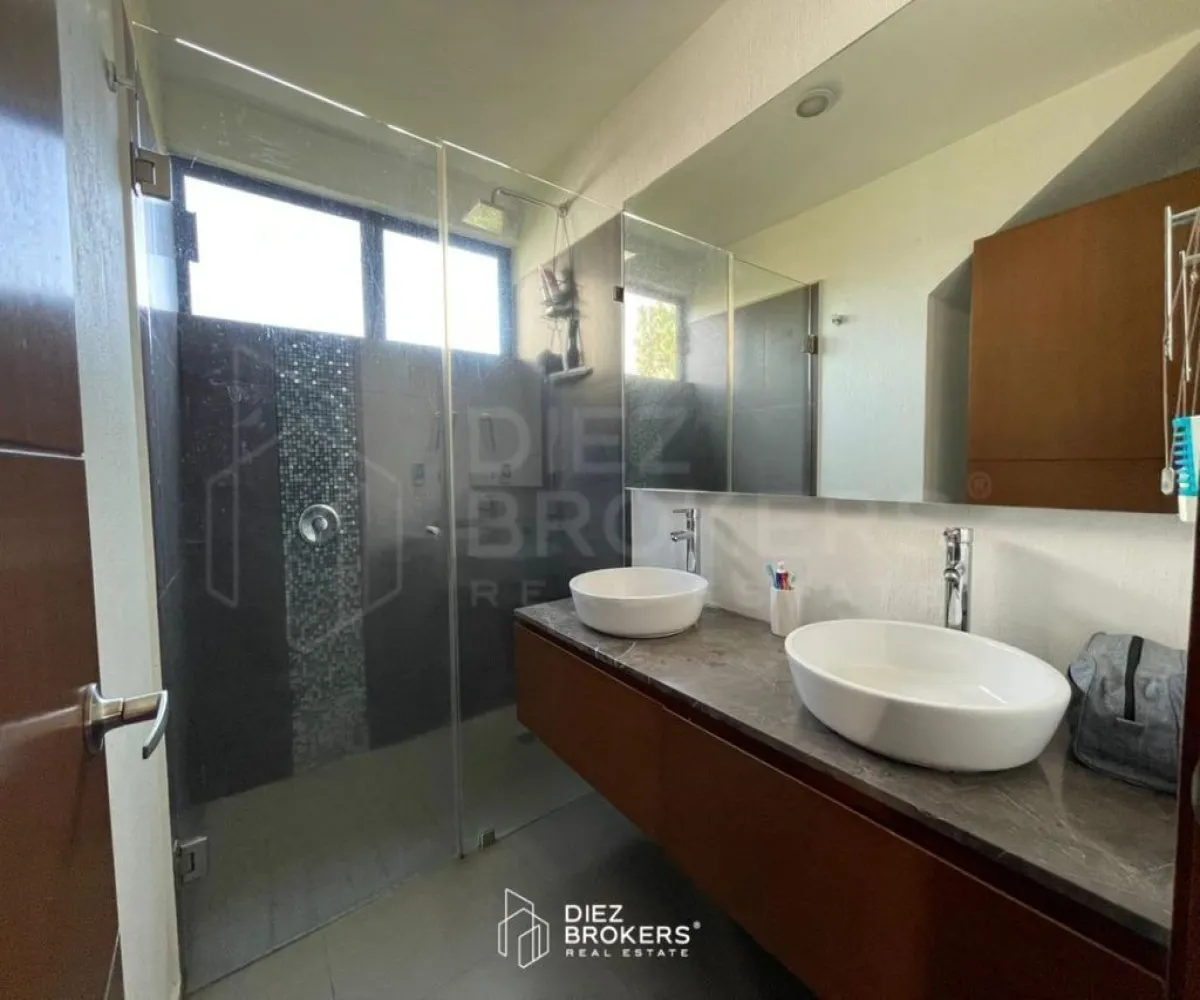 Casa En Venta,Bosques Vallarta,Del Bosque 50, Zapopan, Jalisco 45222, 4 Habitaciones,2 Baños,Del Bosque,3,pHOtr6S Casa En Venta,Bosques Vallarta,Del Bosque 50, Zapopan, Jalisco 45222, 4 Habitaciones,2 Baños,Del Bosque,3,pHOtr6S