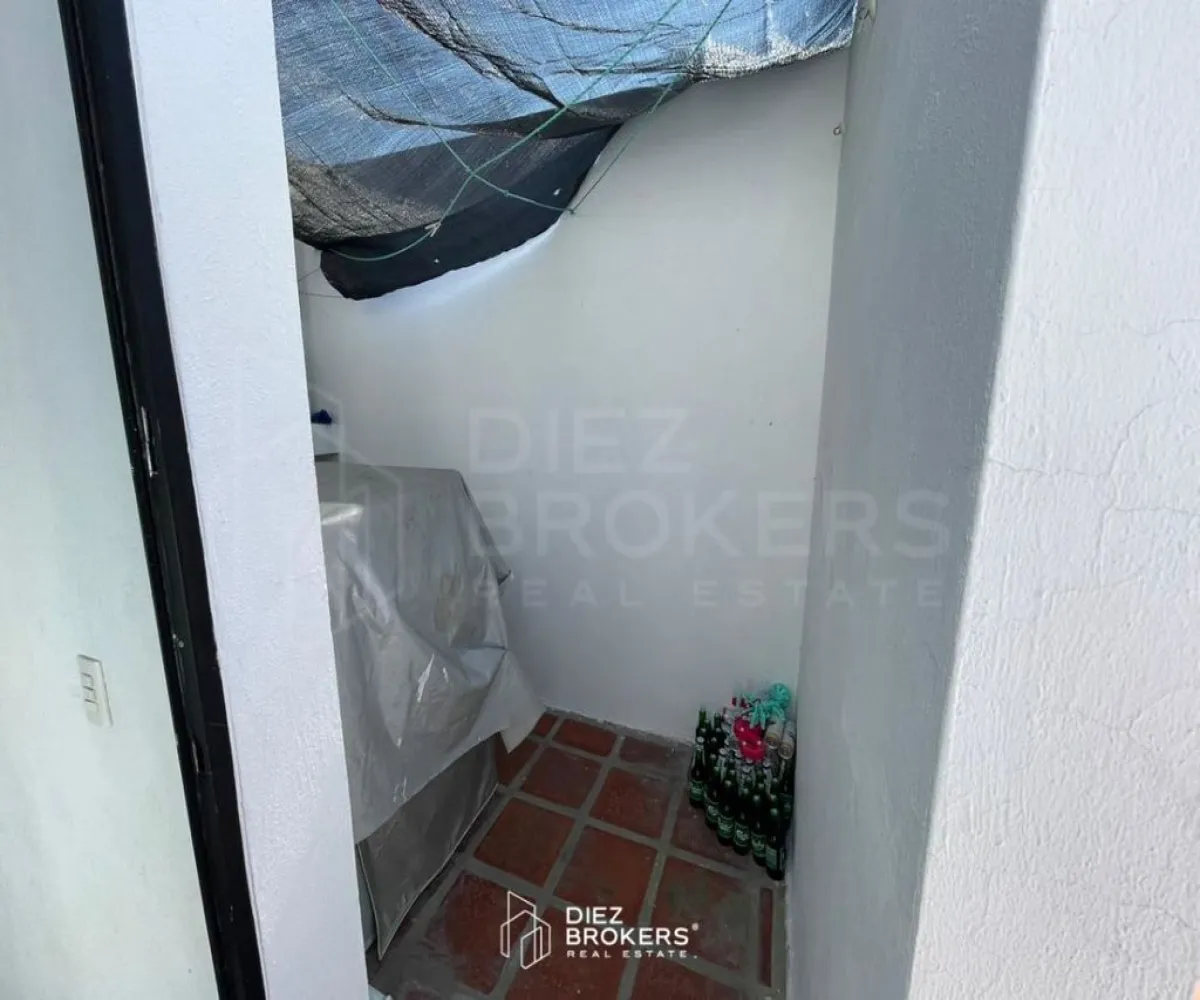 Casa En Venta,Bosques Vallarta,Del Bosque 50, Zapopan, Jalisco 45222, 4 Habitaciones,2 Baños,Del Bosque,3,pHOtr6S Casa En Venta,Bosques Vallarta,Del Bosque 50, Zapopan, Jalisco 45222, 4 Habitaciones,2 Baños,Del Bosque,3,pHOtr6S
