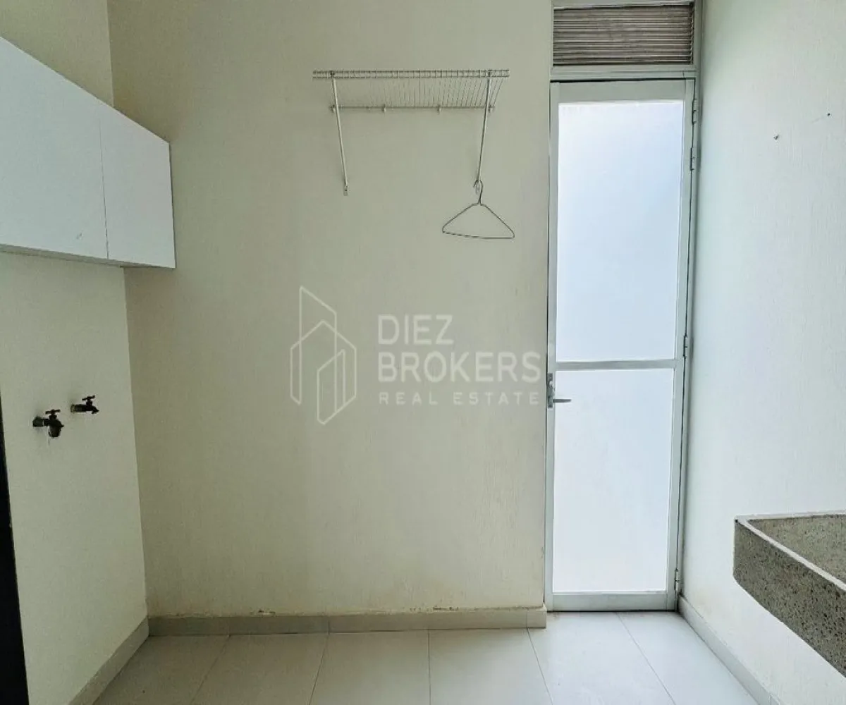 Casa En Venta,Solares,Paseo de las estrella 1177, Zapopan, Jalisco 45019, 4 Habitaciones,3 Baños,Paseo de las estrella ,2,pafT82t