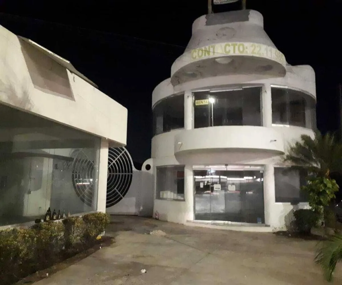 Local En Renta,Villa las Flores,Av. Francisco Medina Ascencio 4594, Puerto Vallarta, Jalisco 48335,Av. Francisco Medina Ascencio,1,MX2131915 Local En Renta,Villa las Flores,Av. Francisco Medina Ascencio 4594, Puerto Vallarta, Jalisco 48335,Av. Francisco Medina Ascencio,1,MX2131915