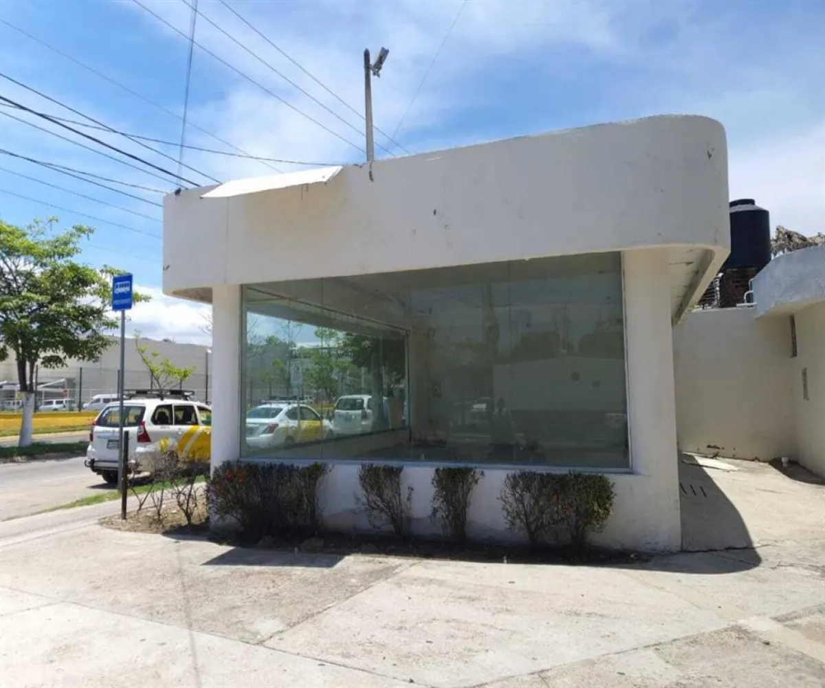 Local En Renta,Villa las Flores,Av. Francisco Medina Ascencio 4594, Puerto Vallarta, Jalisco 48335,Av. Francisco Medina Ascencio,1,MX2131915 Local En Renta,Villa las Flores,Av. Francisco Medina Ascencio 4594, Puerto Vallarta, Jalisco 48335,Av. Francisco Medina Ascencio,1,MX2131915