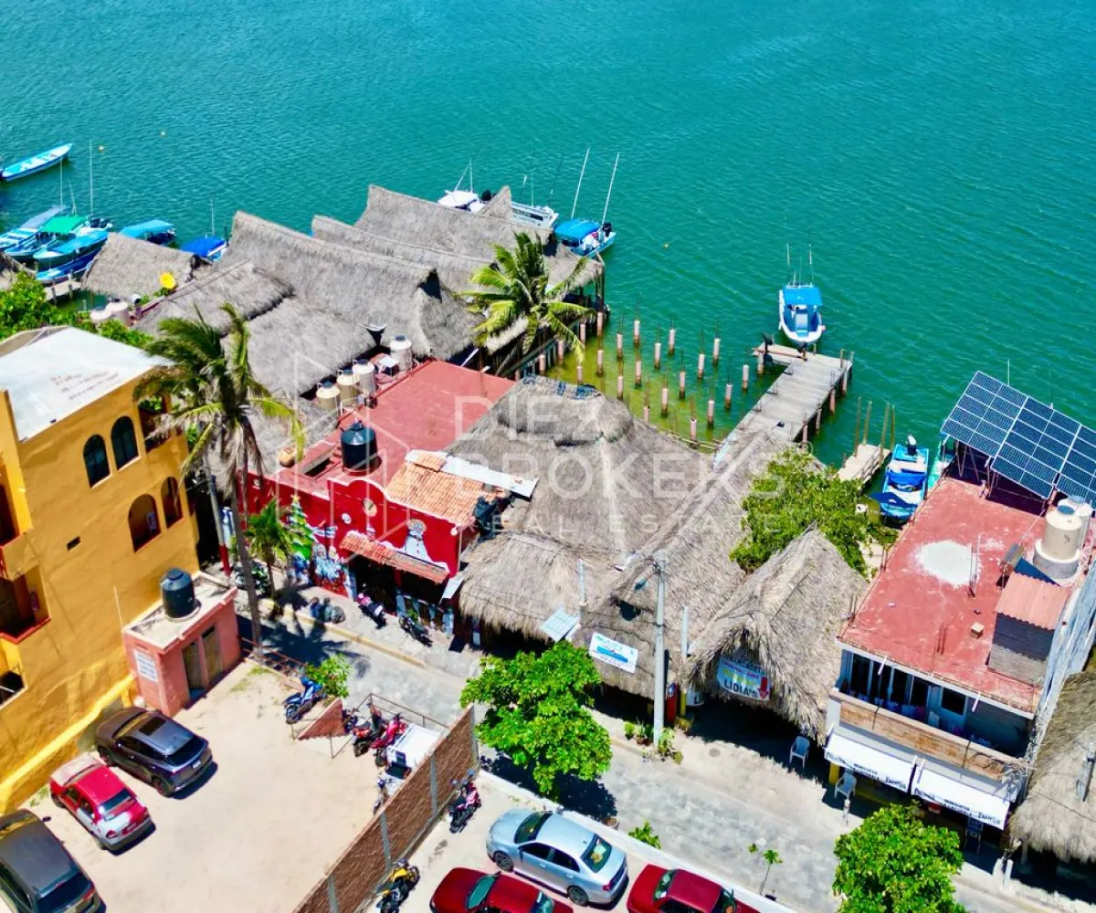 Local En Venta,Barra De Navidad,Av. Veracruz 12, Cihuatlán, Jalisco 48987,1 Baño,Av. Veracruz ,1,pqZ6qGq Local En Venta,Barra De Navidad,Av. Veracruz 12, Cihuatlán, Jalisco 48987,1 Baño,Av. Veracruz ,1,pqZ6qGq