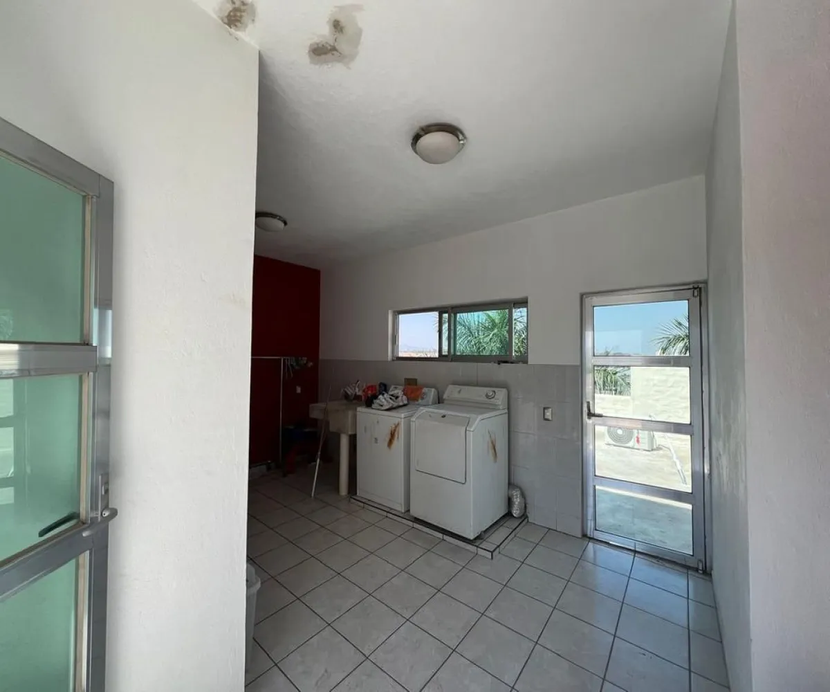 Casa En Venta,Sagrado Corazón,Calle Hidalgo 223, Zapotlanejo, Jalisco 45430, 3 Habitaciones,3 Baños,Calle Hidalgo,2,p5OSTSN Casa En Venta,Sagrado Corazón,Calle Hidalgo 223, Zapotlanejo, Jalisco 45430, 3 Habitaciones,3 Baños,Calle Hidalgo,2,p5OSTSN