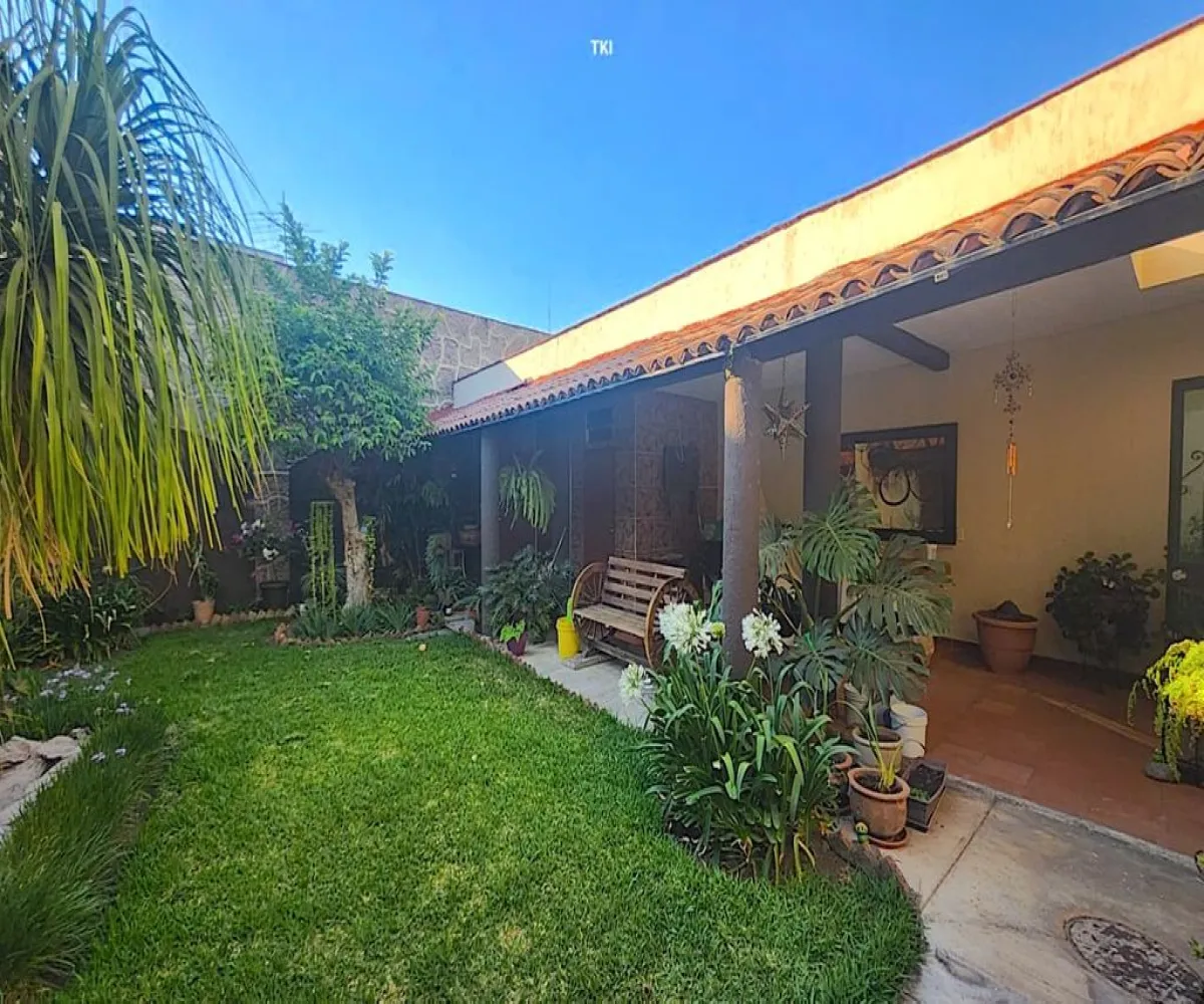 Casa En Venta,El Retiro,Calle Monte de las Ánimas 720, Guadalajara, Jalisco 44280, 5 Habitaciones,4 Baños,Calle Monte de las Ánimas,3,pTXLNGt Casa En Venta,El Retiro,Calle Monte de las Ánimas 720, Guadalajara, Jalisco 44280, 5 Habitaciones,4 Baños,Calle Monte de las Ánimas,3,pTXLNGt