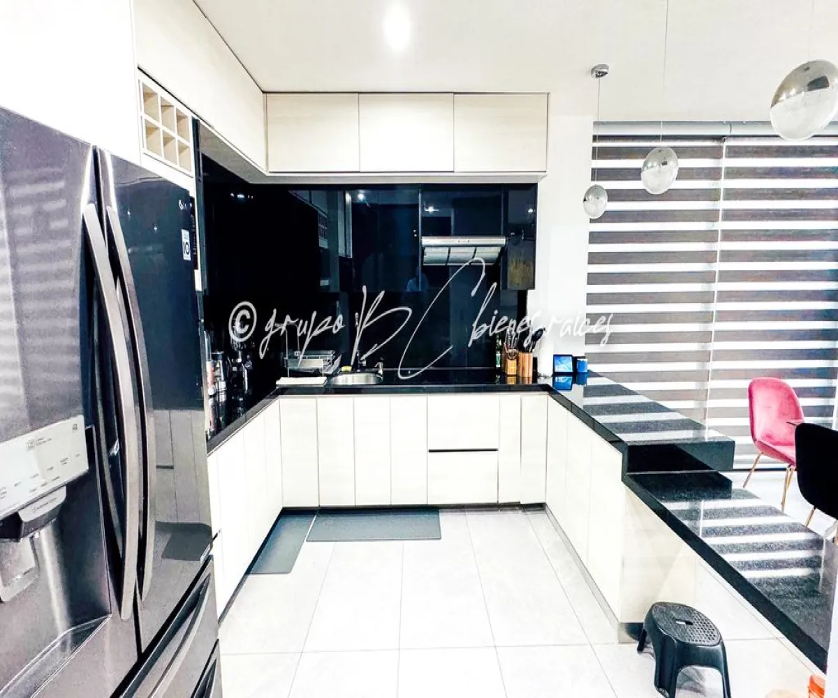 Casa En Venta,Parques Vallarta,Avenida de la primavera 1818 38, Zapopan, Jalisco 45134, 5 Habitaciones,4 Baños,Avenida de la primavera,3,pV8STNI Casa En Venta,Parques Vallarta,Avenida de la primavera 1818 38, Zapopan, Jalisco 45134, 5 Habitaciones,4 Baños,Avenida de la primavera,3,pV8STNI