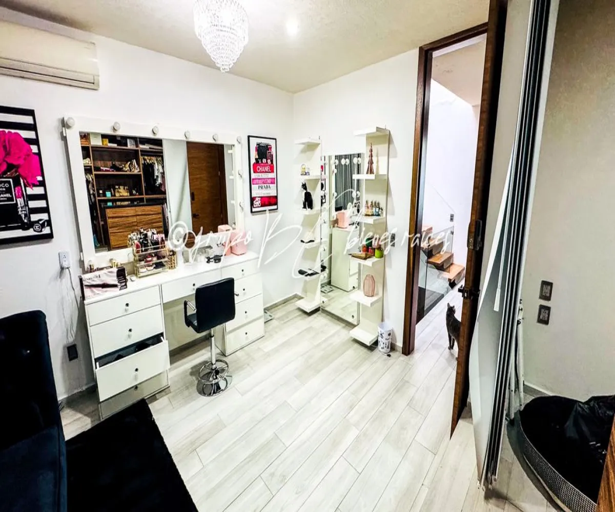 Casa En Venta,Parques Vallarta,Avenida de la primavera 1818 38, Zapopan, Jalisco 45134, 5 Habitaciones,4 Baños,Avenida de la primavera,3,pV8STNI Casa En Venta,Parques Vallarta,Avenida de la primavera 1818 38, Zapopan, Jalisco 45134, 5 Habitaciones,4 Baños,Avenida de la primavera,3,pV8STNI