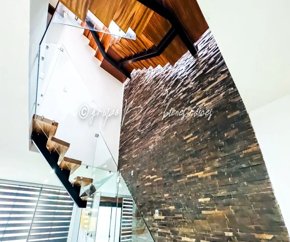 Casa En Venta,Parques Vallarta,Avenida de la primavera 1818 38, Zapopan, Jalisco 45134, 5 Habitaciones,4 Baños,Avenida de la primavera,3,pV8STNI Casa En Venta,Parques Vallarta,Avenida de la primavera 1818 38, Zapopan, Jalisco 45134, 5 Habitaciones,4 Baños,Avenida de la primavera,3,pV8STNI