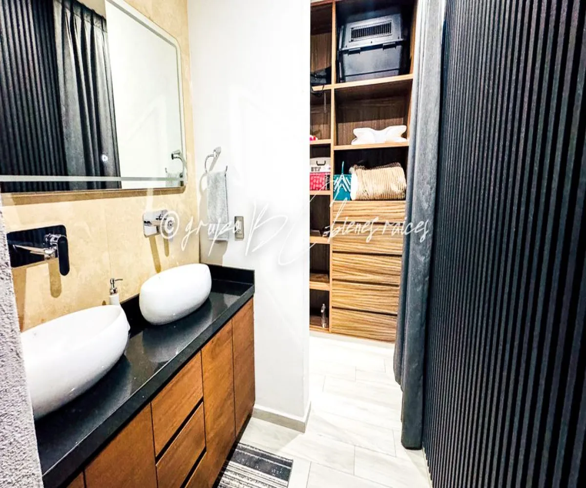 Casa En Venta,Parques Vallarta,Avenida de la primavera 1818 38, Zapopan, Jalisco 45134, 5 Habitaciones,4 Baños,Avenida de la primavera,3,pV8STNI Casa En Venta,Parques Vallarta,Avenida de la primavera 1818 38, Zapopan, Jalisco 45134, 5 Habitaciones,4 Baños,Avenida de la primavera,3,pV8STNI