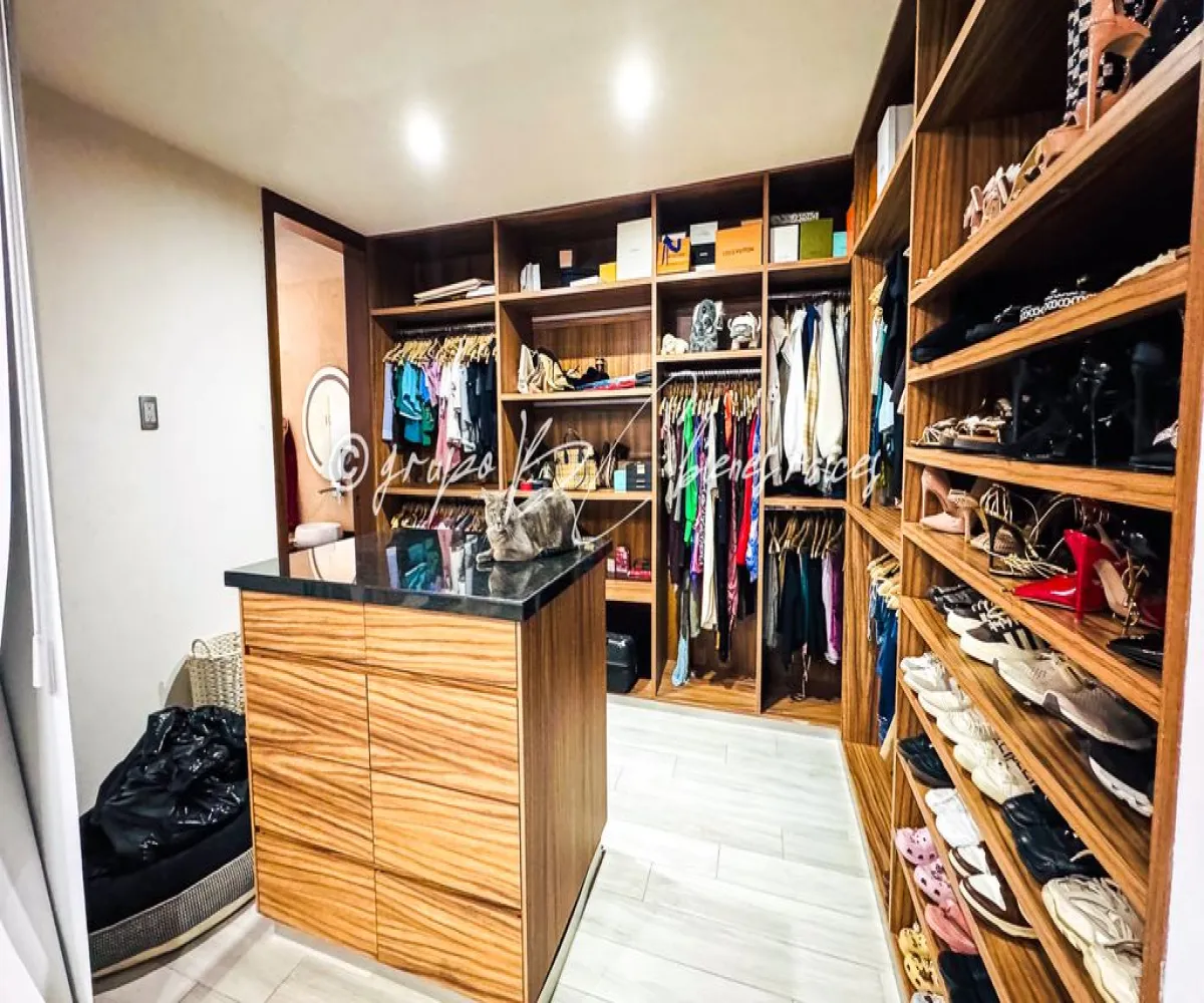 Casa En Venta,Parques Vallarta,Avenida de la primavera 1818 38, Zapopan, Jalisco 45134, 5 Habitaciones,4 Baños,Avenida de la primavera,3,pV8STNI Casa En Venta,Parques Vallarta,Avenida de la primavera 1818 38, Zapopan, Jalisco 45134, 5 Habitaciones,4 Baños,Avenida de la primavera,3,pV8STNI