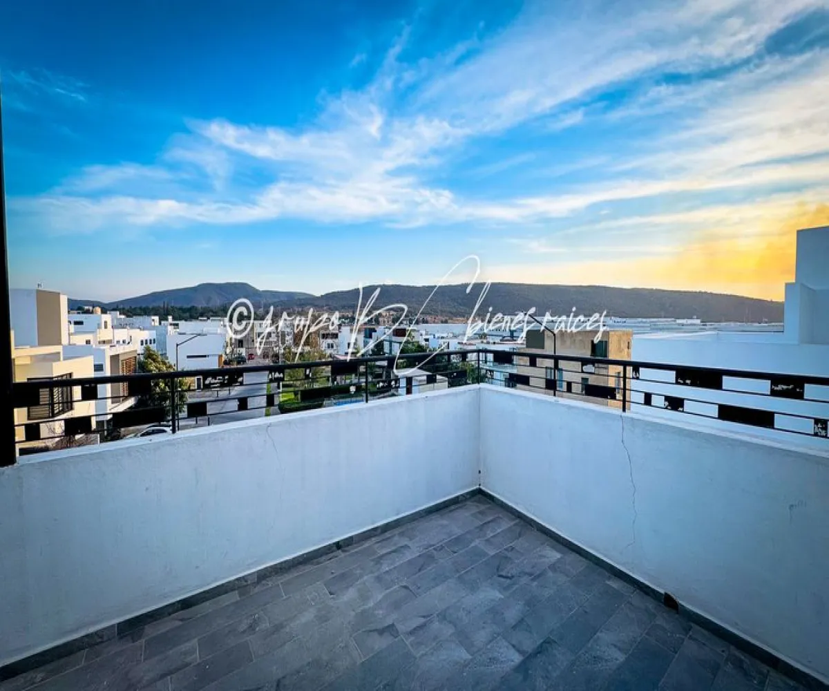 Casa En Venta,Parques Vallarta,Avenida de la primavera 1818 38, Zapopan, Jalisco 45134, 5 Habitaciones,4 Baños,Avenida de la primavera,3,pV8STNI Casa En Venta,Parques Vallarta,Avenida de la primavera 1818 38, Zapopan, Jalisco 45134, 5 Habitaciones,4 Baños,Avenida de la primavera,3,pV8STNI