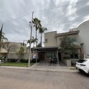 Casa En Venta,Jardín Real,Jardín de las Flores 216 Coto 6, Zapopan, Jalisco 45136, 3 Habitaciones,3 Baños,Jardín de las Flores,1,pqaPCGr