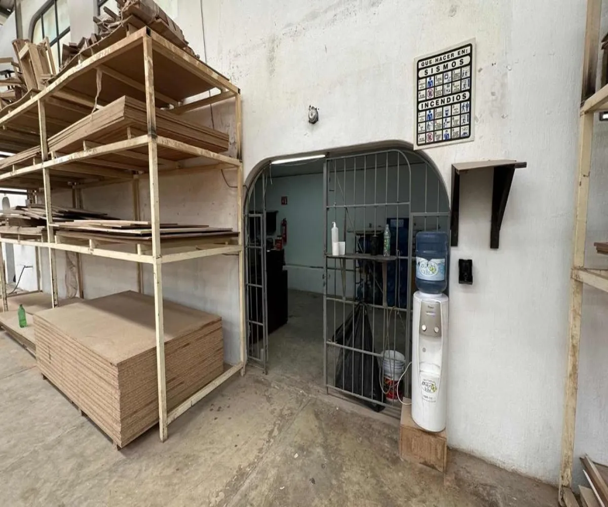 Industrial En Venta,Lomas del Cuatro,Loma Alegre 12, San Pedro Tlaquepaque, Jalisco 45599,Loma Alegre,1,p84HssT Industrial En Venta,Lomas del Cuatro,Loma Alegre 12, San Pedro Tlaquepaque, Jalisco 45599,Loma Alegre,1,p84HssT