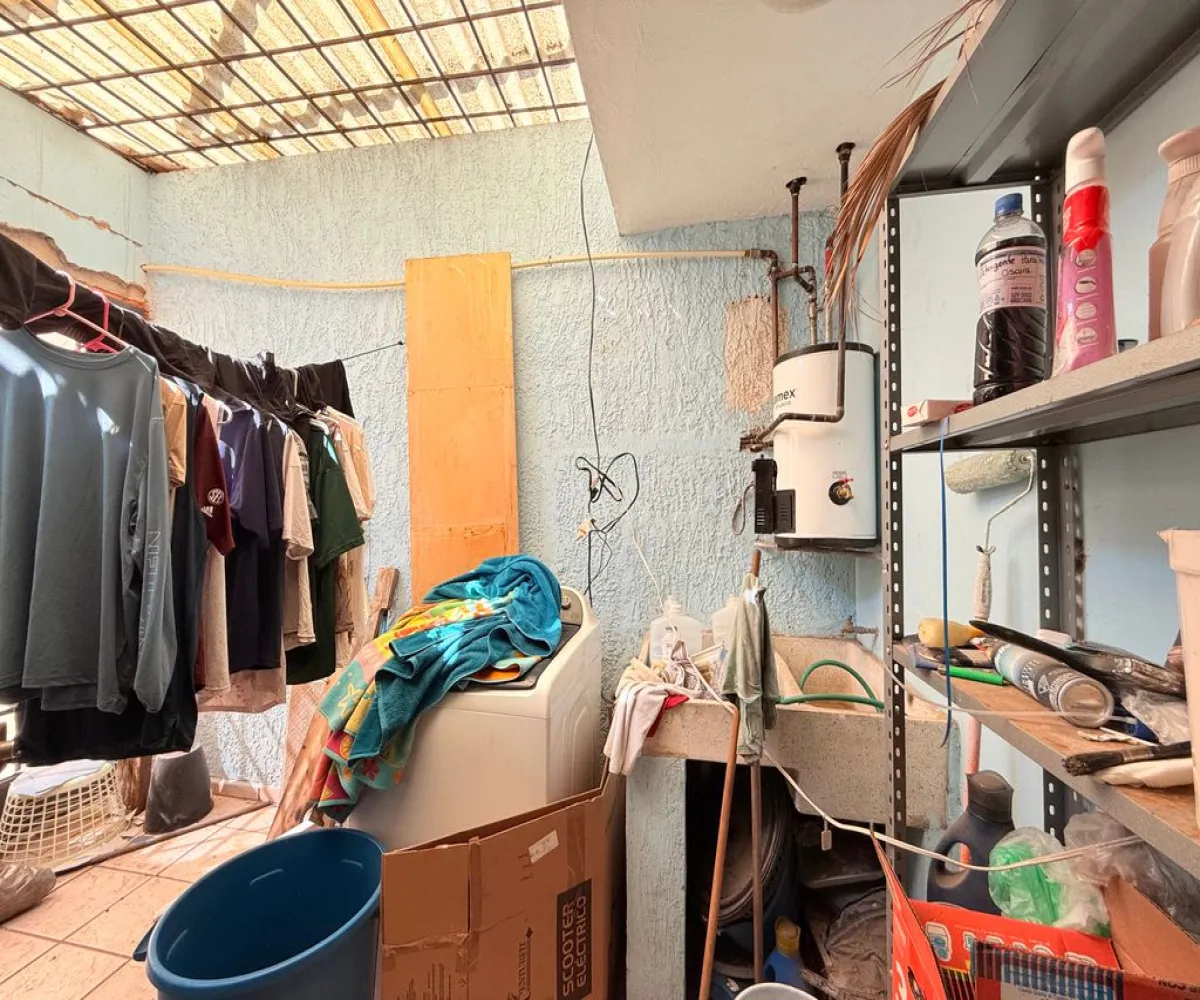 Casa En Venta,Residencial La Soledad,Calle Anacleto Caminos 1, San Pedro Tlaquepaque, Jalisco 45525, 4 Habitaciones,3 Baños,Calle Anacleto Caminos,3,ppi6Ycn