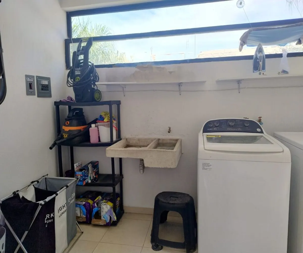 Casa En Venta,Francisco I. Madero 673 1, San Pedro Tlaquepaque, Jalisco 45645, 3 Habitaciones,3 Baños,Francisco I. Madero,1,pBusWfx