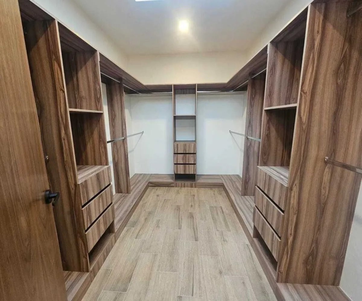 Casa En Venta,Parques Vallarta,Paseo de la Estrella 3588, Zapopan, Jalisco 45134, 4 Habitaciones,3 Baños,Paseo de la Estrella,1,pL0Yjna