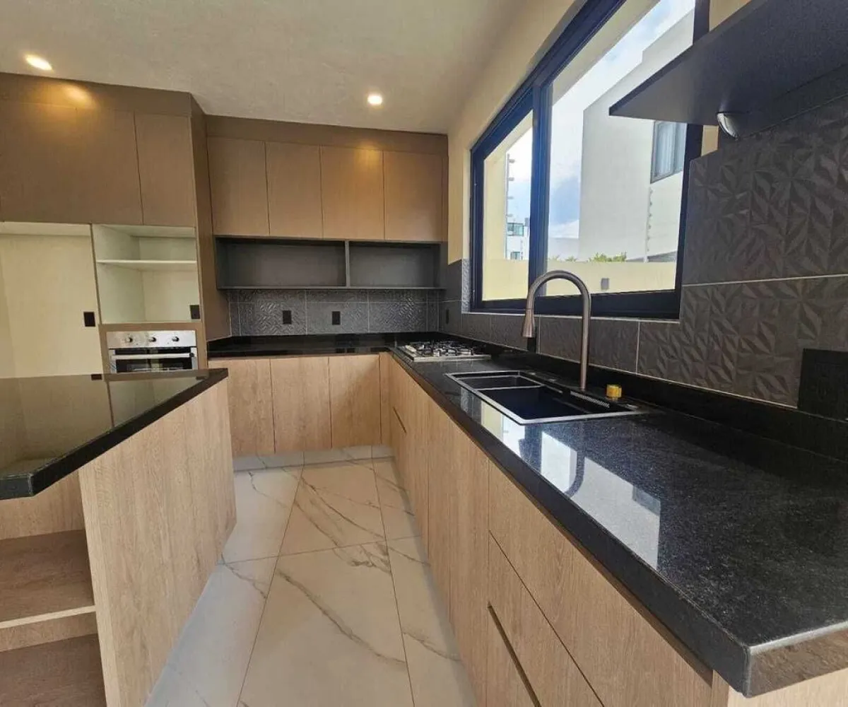 Casa En Venta,Parques Vallarta,Paseo de la Estrella 3588, Zapopan, Jalisco 45134, 4 Habitaciones,3 Baños,Paseo de la Estrella,1,pL0Yjna