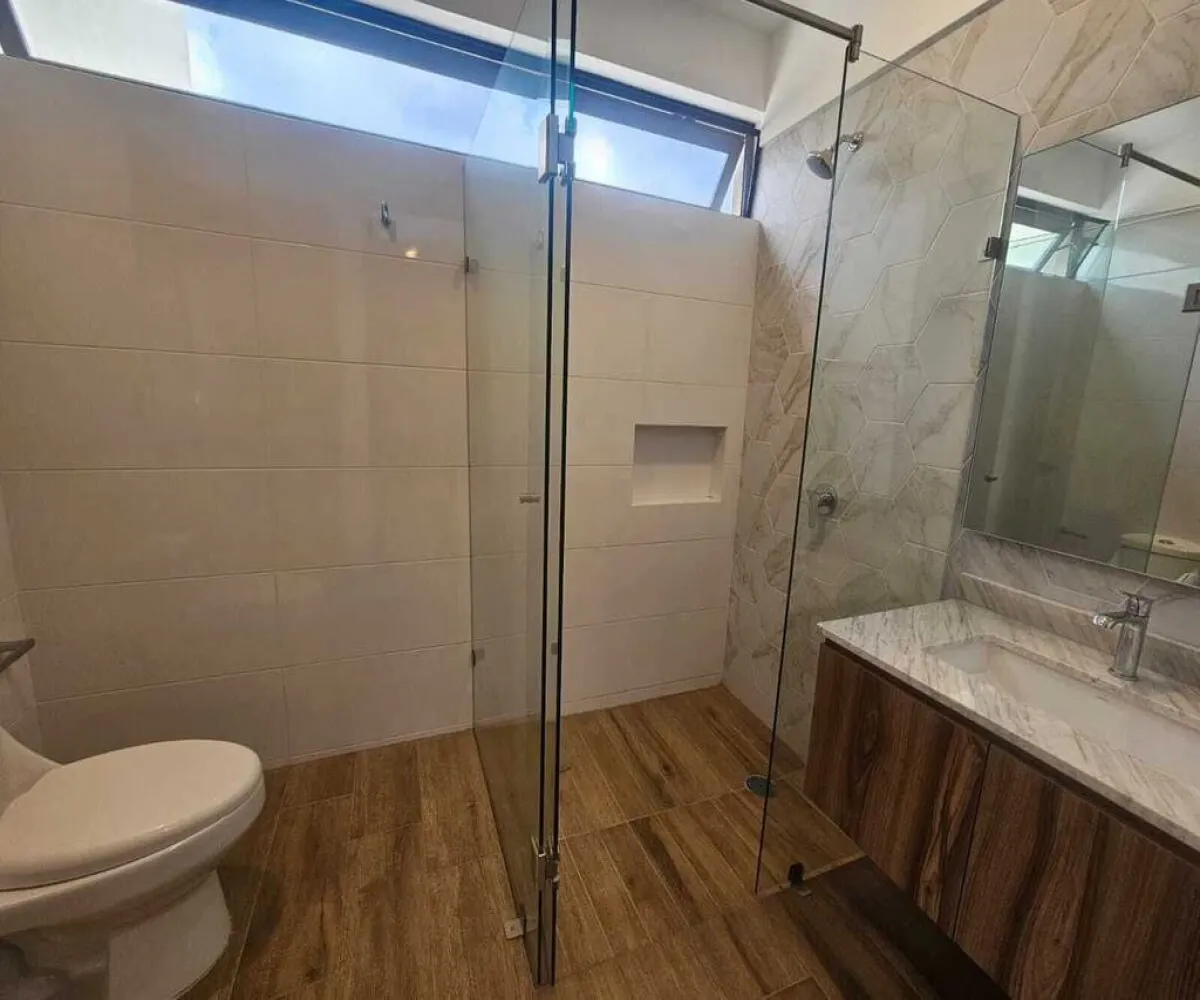 Casa En Venta,Parques Vallarta,Paseo de la Estrella 3588, Zapopan, Jalisco 45134, 4 Habitaciones,3 Baños,Paseo de la Estrella,1,pL0Yjna