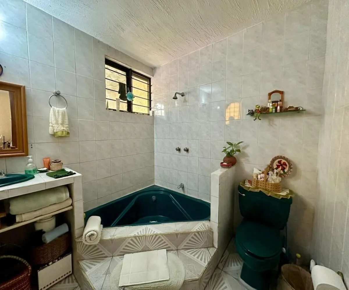 Casa En Venta,Real,Calle Aldama 827, Guadalajara, Jalisco 44400, 4 Habitaciones,3 Baños,Calle Aldama,1,pMBn4kV Casa En Venta,Real,Calle Aldama 827, Guadalajara, Jalisco 44400, 4 Habitaciones,3 Baños,Calle Aldama,1,pMBn4kV