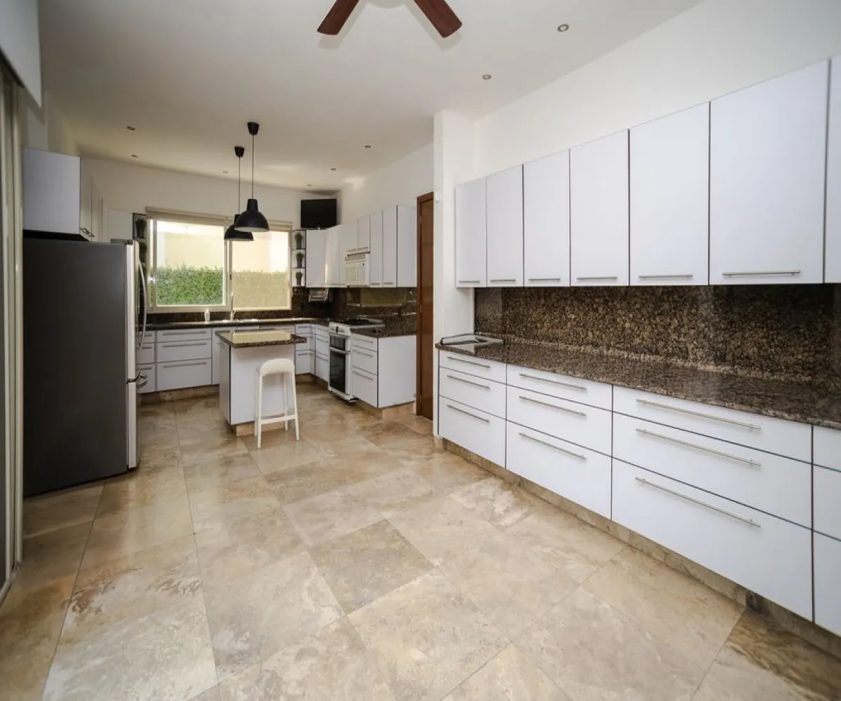 Casa En Renta,Las Lomas Club Golf,AV LAS LOMAS 90 1, Zapopan, Jalisco 45136, 5 Habitaciones,5 Baños,AV LAS LOMAS,3,poHEn5w