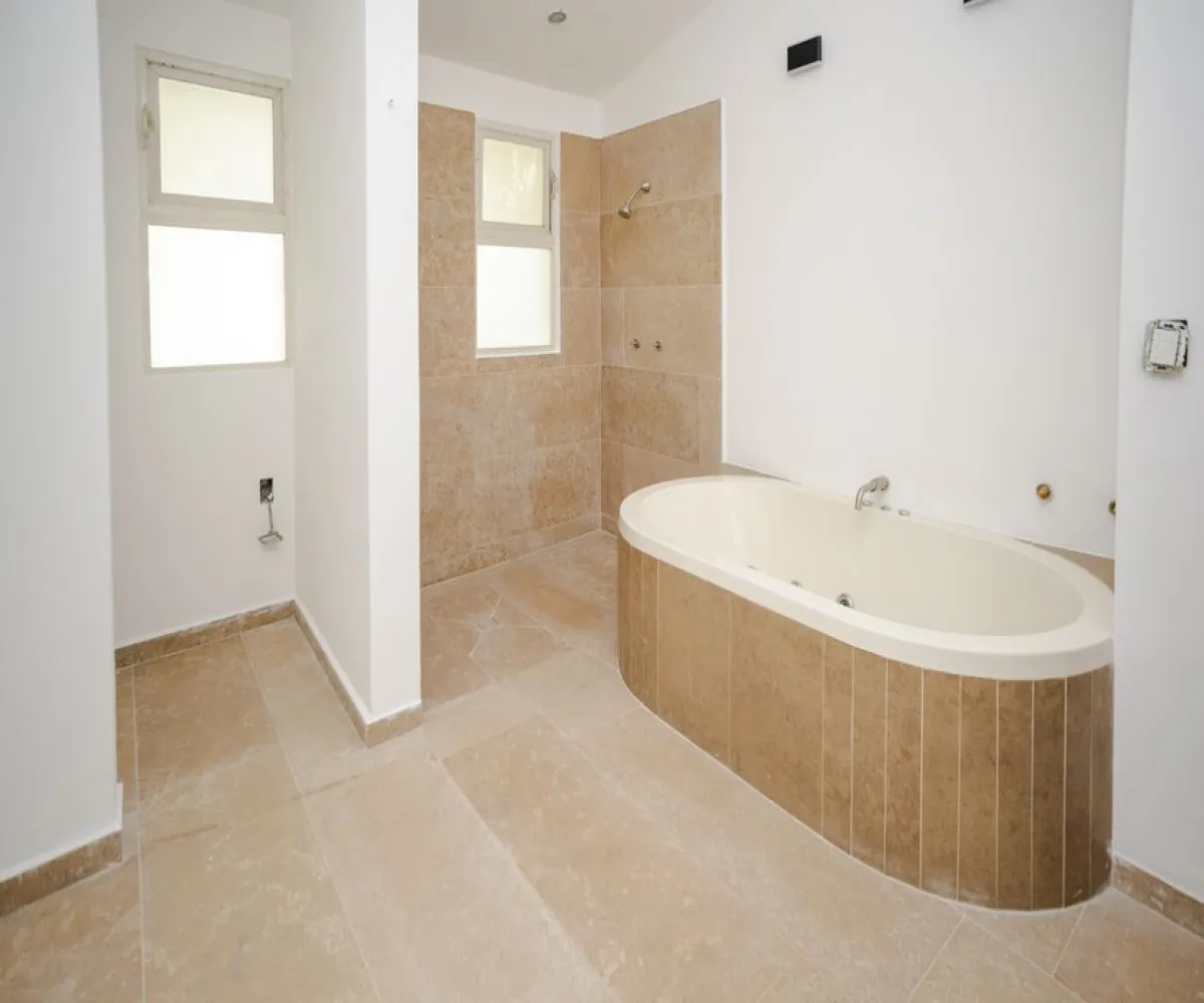 Casa En Renta,Las Lomas Club Golf,AV LAS LOMAS 90 1, Zapopan, Jalisco 45136, 5 Habitaciones,5 Baños,AV LAS LOMAS,3,poHEn5w