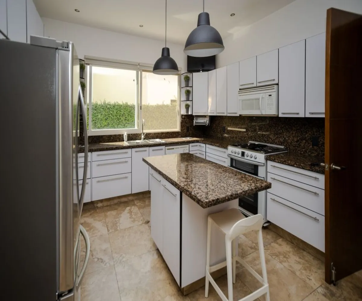 Casa En Renta,Las Lomas Club Golf,AV LAS LOMAS 90 1, Zapopan, Jalisco 45136, 5 Habitaciones,5 Baños,AV LAS LOMAS,3,poHEn5w