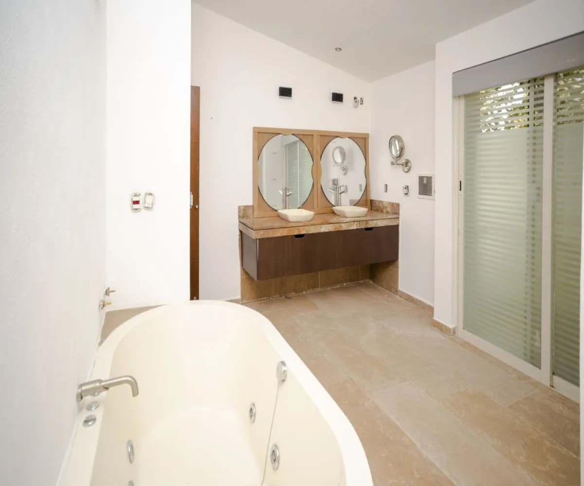 Casa En Renta,Las Lomas Club Golf,AV LAS LOMAS 90 1, Zapopan, Jalisco 45136, 5 Habitaciones,5 Baños,AV LAS LOMAS,3,poHEn5w