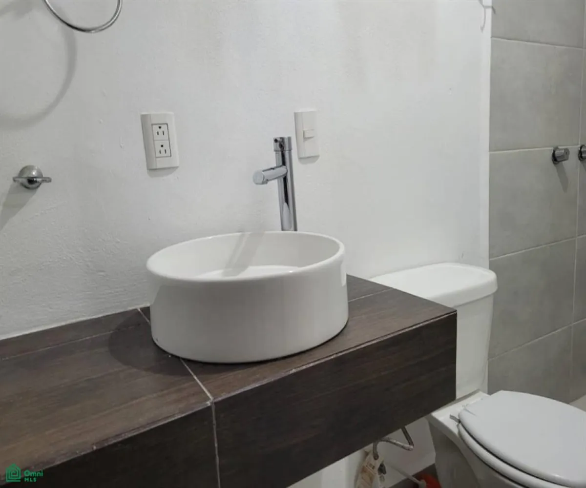 En Venta,Valle de los Emperadores,Valle de los Lirios 77, Tlajomulco de Zuniga, Jalisco 45640, 3 Habitaciones,2 Baños,Valle de los Lirios,2,MX23476075 En Venta,Valle de los Emperadores,Valle de los Lirios 77, Tlajomulco de Zuniga, Jalisco 45640, 3 Habitaciones,2 Baños,Valle de los Lirios,2,MX23476075