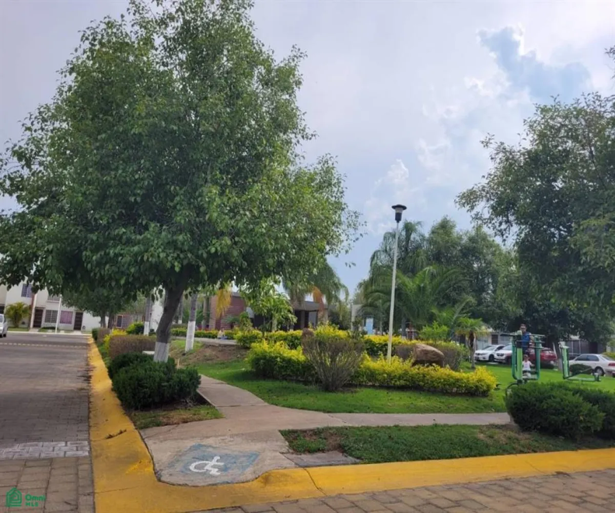 En Venta,Valle de los Emperadores,Valle de los Lirios 77, Tlajomulco de Zuniga, Jalisco 45640, 3 Habitaciones,2 Baños,Valle de los Lirios,2,MX23476075 En Venta,Valle de los Emperadores,Valle de los Lirios 77, Tlajomulco de Zuniga, Jalisco 45640, 3 Habitaciones,2 Baños,Valle de los Lirios,2,MX23476075