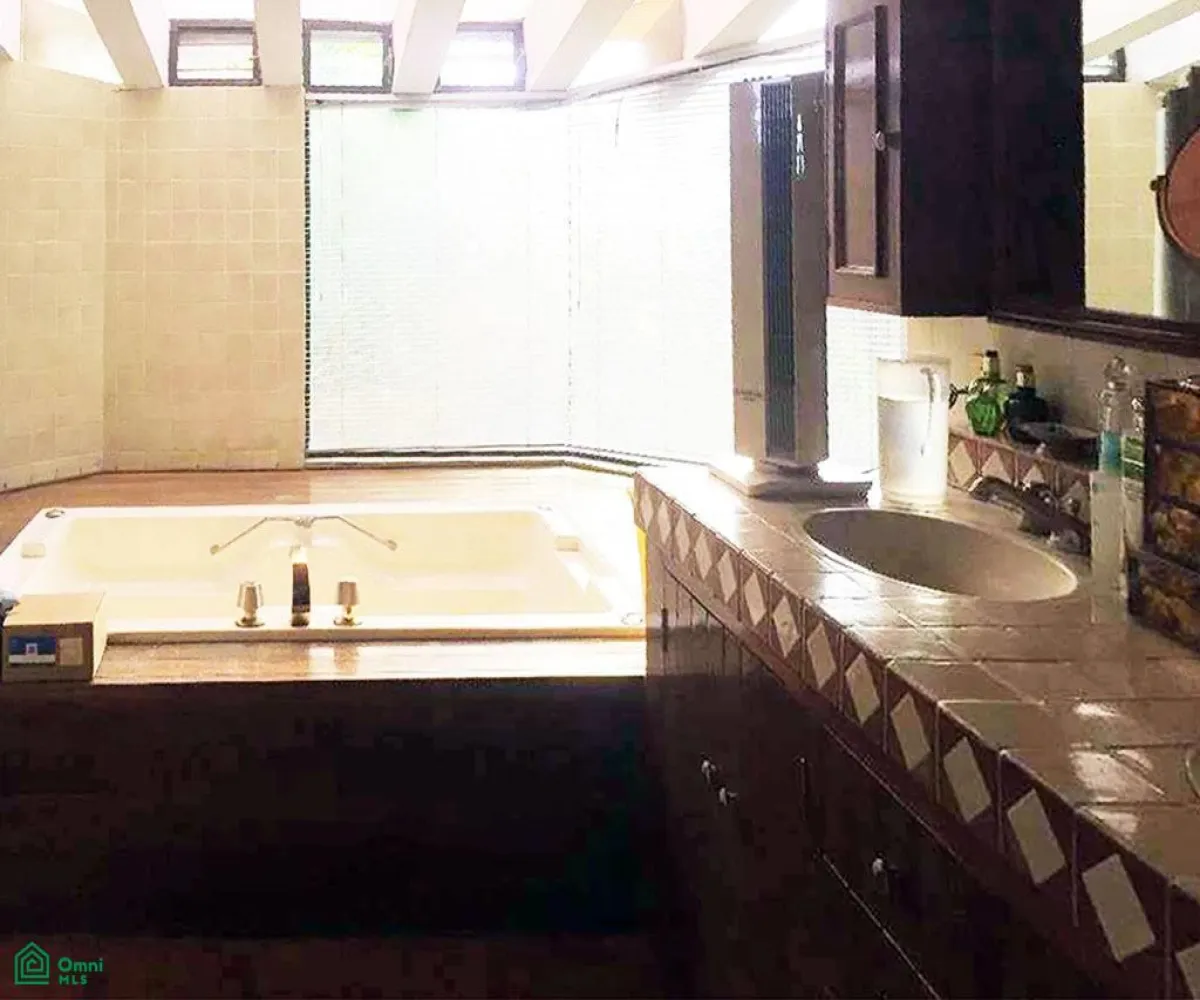 En Venta,Monraz,Paseo de la Hiedra 579, Guadalajara, Jalisco 44670, 4 Habitaciones,6 Baños,Paseo de la Hiedra,2,MX23553991