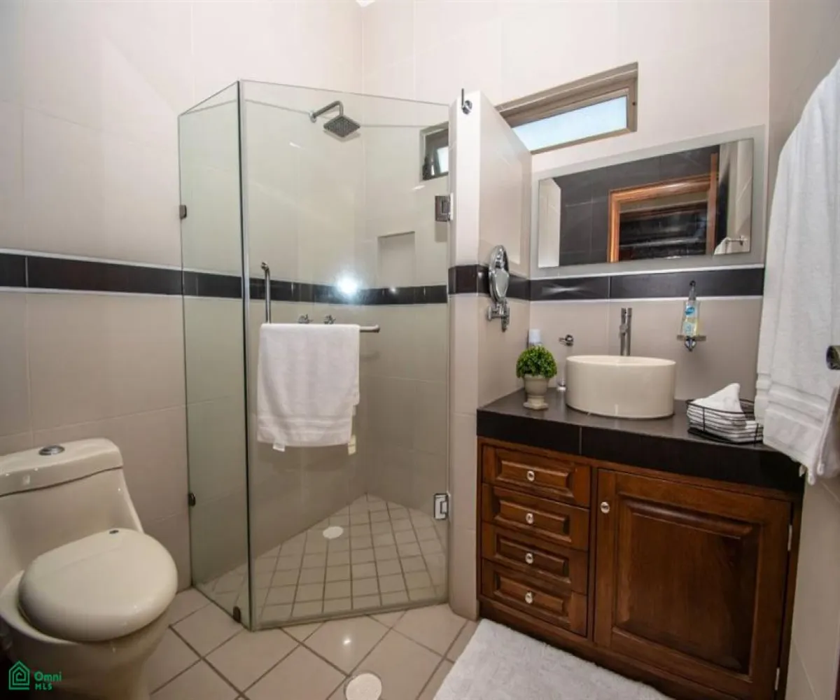 En Venta,Ribera del Pilar,San Juan 31, Chapala, Jalisco 45906, 3 Habitaciones,4 Baños,San Juan,3,MX24582845 En Venta,Ribera del Pilar,San Juan 31, Chapala, Jalisco 45906, 3 Habitaciones,4 Baños,San Juan,3,MX24582845