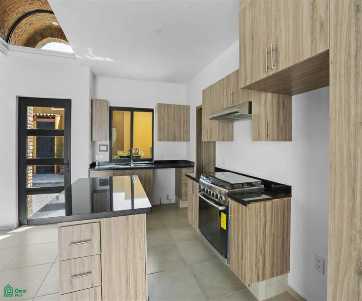 En Venta,Ribera del Pilar,Paseo del Lago 195 Int.5, Chapala, Jalisco 45906, 3 Habitaciones,2 Baños,Paseo del Lago,MX24734611