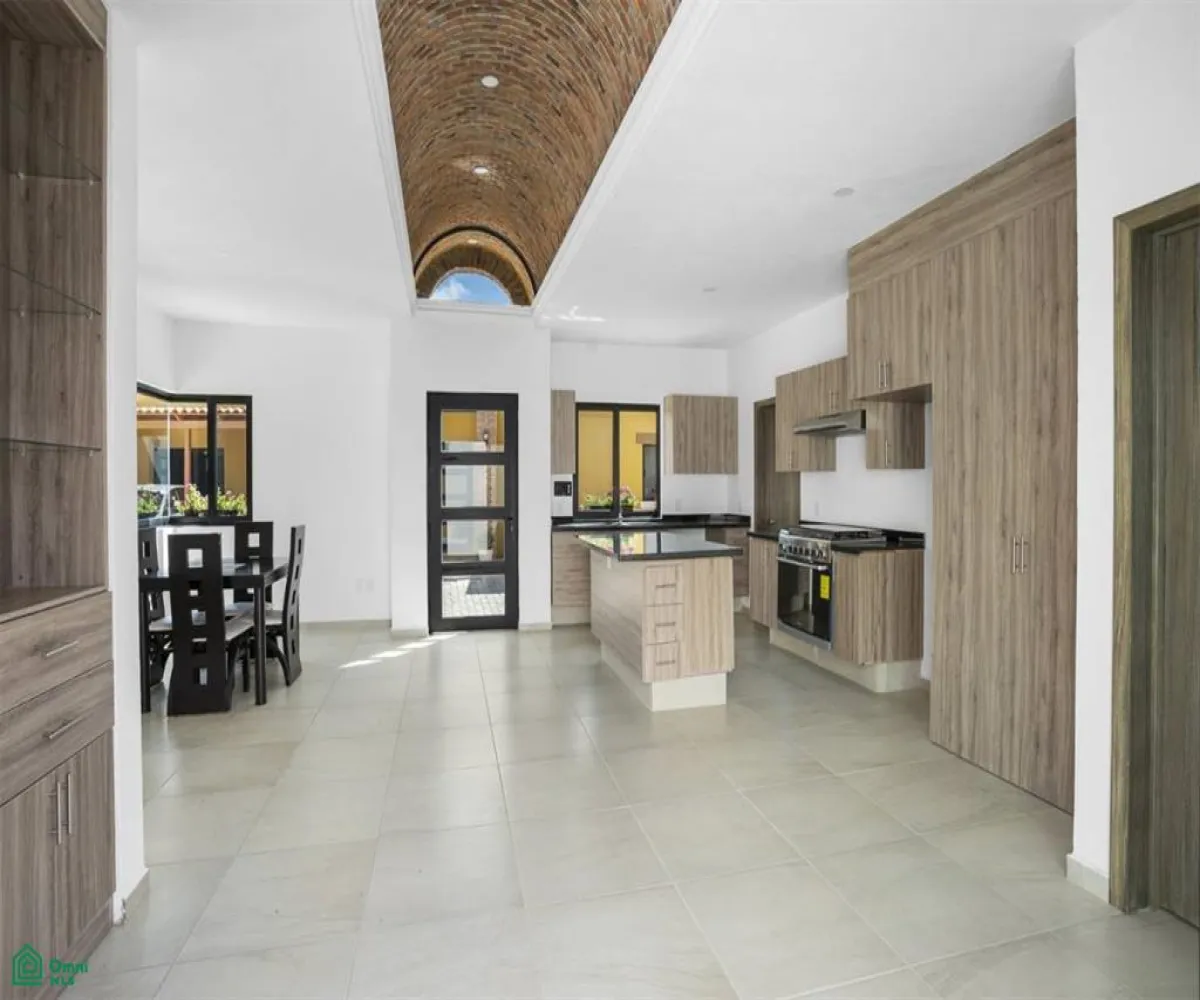 En Venta,Ribera del Pilar,Paseo del Lago 195 Int.5, Chapala, Jalisco 45906, 3 Habitaciones,2 Baños,Paseo del Lago,MX24734611