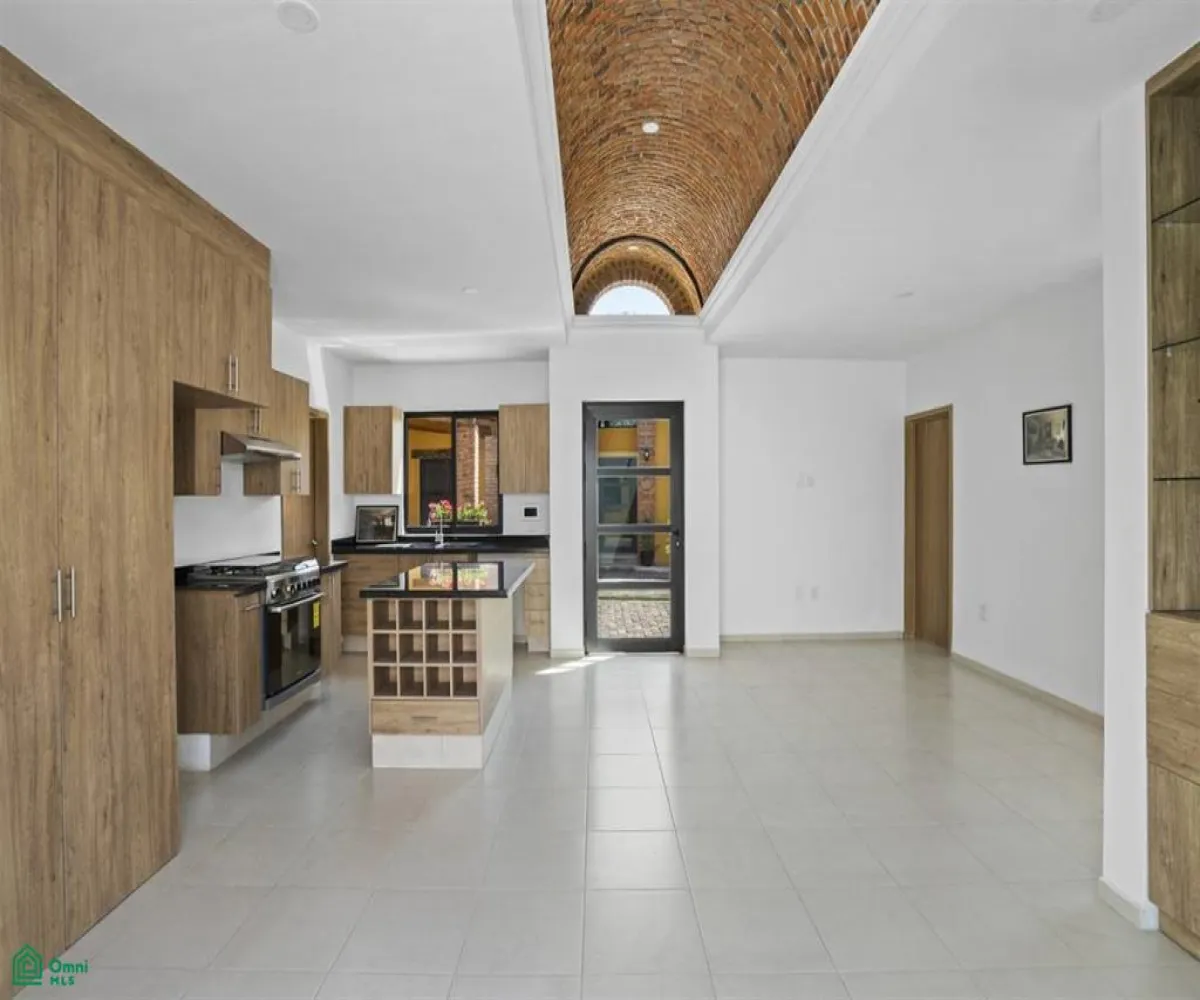 En Venta,Ribera del Pilar,Paseo del Lago 195 Int.5, Chapala, Jalisco 45906, 3 Habitaciones,2 Baños,Paseo del Lago,MX24734611