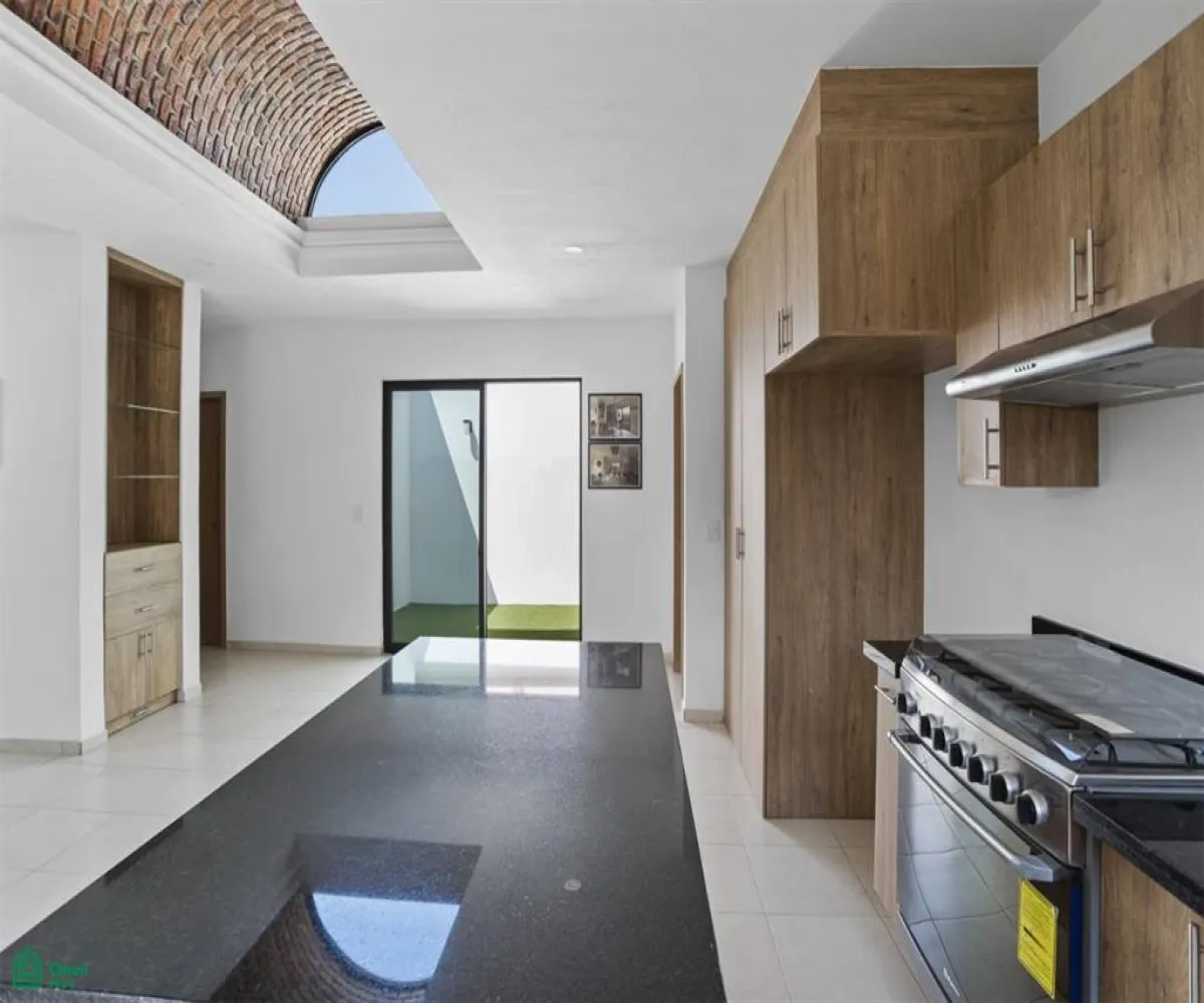 En Venta,Ribera del Pilar,Paseo del Lago 195 Int.5, Chapala, Jalisco 45906, 3 Habitaciones,2 Baños,Paseo del Lago,MX24734611