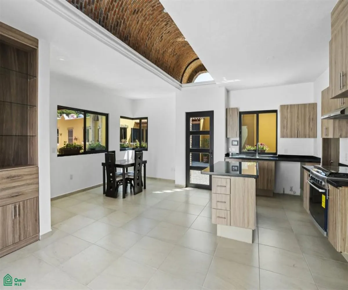 En Venta,Ribera del Pilar,Paseo del Lago 195 Int.5, Chapala, Jalisco 45906, 3 Habitaciones,2 Baños,Paseo del Lago,MX24734611