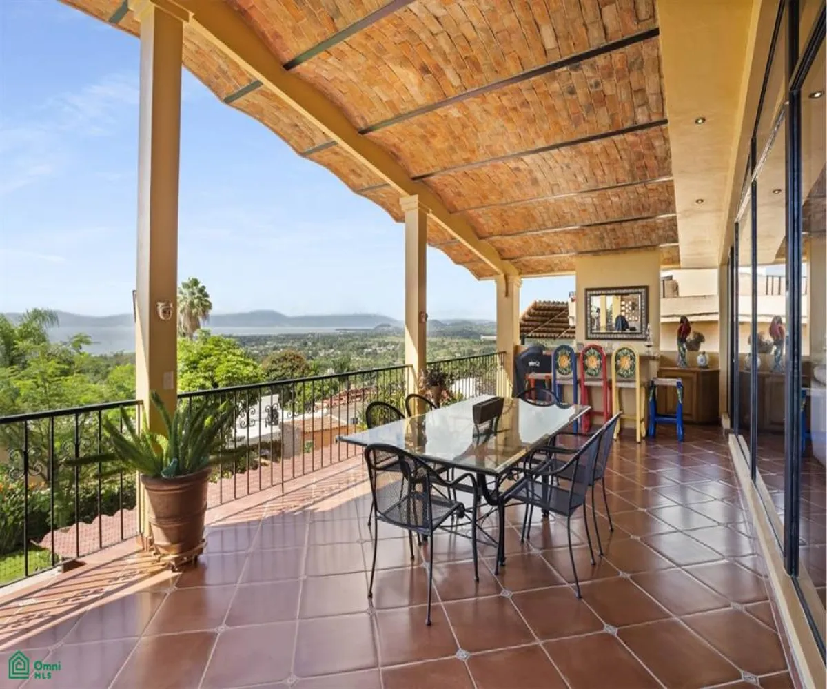 En Venta,San Nicolás de Ibarra,Calle Alta Vista 67, Chapala, Jalisco 45940, 3 Habitaciones,2 Baños,Calle Alta Vista,MX24734997