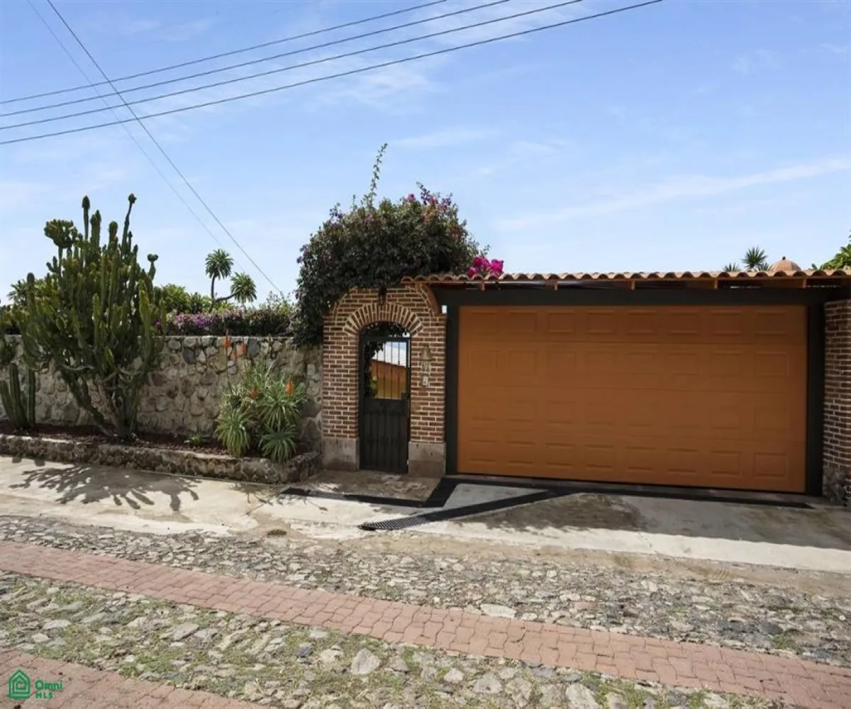 En Venta,San Nicolás de Ibarra,Calle Alta Vista 67, Chapala, Jalisco 45940, 3 Habitaciones,2 Baños,Calle Alta Vista,MX24734997