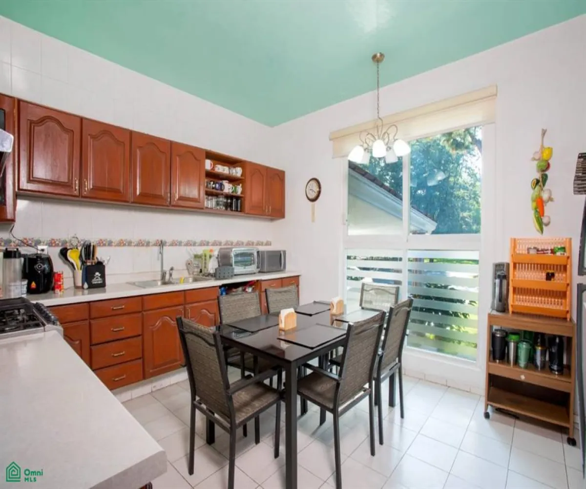 En Venta,Valle Real,Paseo San Arturo Poniente 1284, Zapopan, Jalisco 45019, 5 Habitaciones,3 Baños,Paseo San Arturo Poniente,2,MX24739222