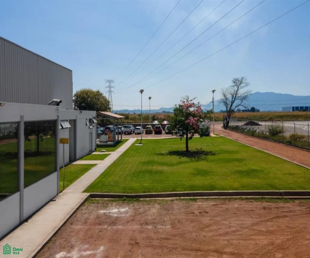 Local En Venta,El Capulín,Camino a la capilla 1255, Tlajomulco de Zuniga, Jalisco 45675,Camino a la capilla,MX24740425