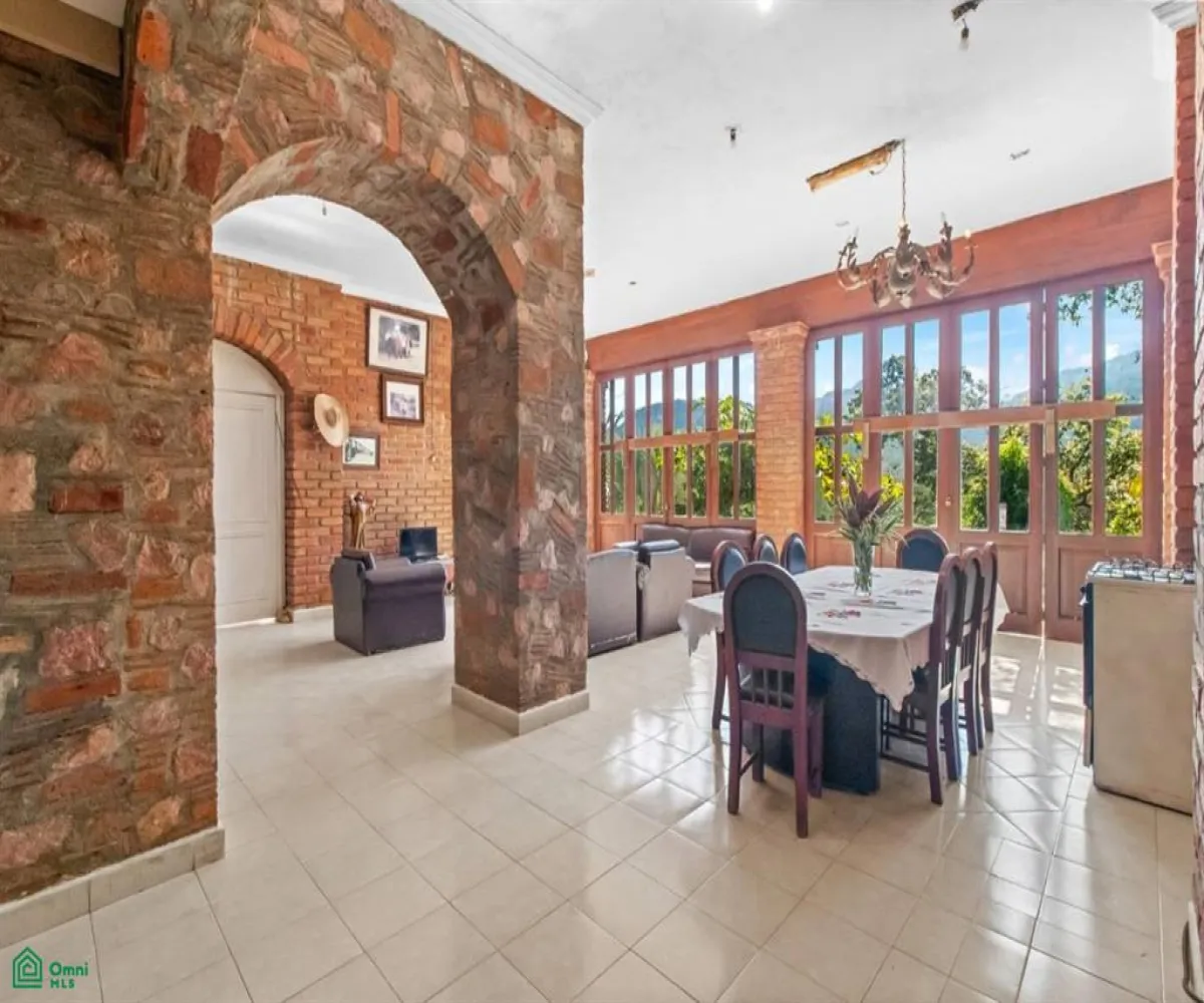 En Venta,Las Palmas de Arriba,Gobernador Sebastian Allende S/N, Puerto Vallarta, Jalisco 48260, 5 Habitaciones,3 Baños,Gobernador Sebastian Allende,MX24747433 En Venta,Las Palmas de Arriba,Gobernador Sebastian Allende S/N, Puerto Vallarta, Jalisco 48260, 5 Habitaciones,3 Baños,Gobernador Sebastian Allende,MX24747433