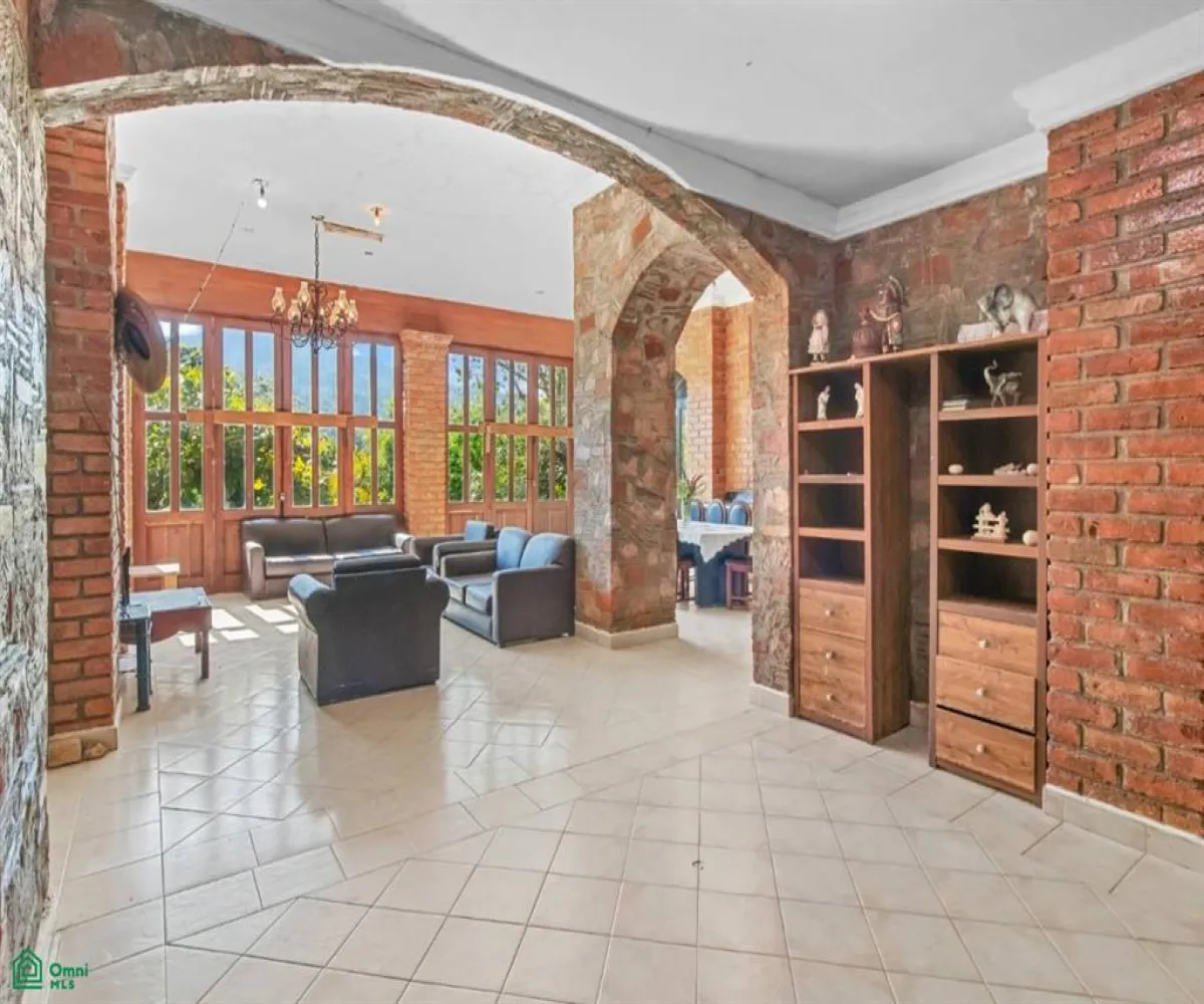 En Venta,Las Palmas de Arriba,Gobernador Sebastian Allende S/N, Puerto Vallarta, Jalisco 48260, 5 Habitaciones,3 Baños,Gobernador Sebastian Allende,MX24747433 En Venta,Las Palmas de Arriba,Gobernador Sebastian Allende S/N, Puerto Vallarta, Jalisco 48260, 5 Habitaciones,3 Baños,Gobernador Sebastian Allende,MX24747433