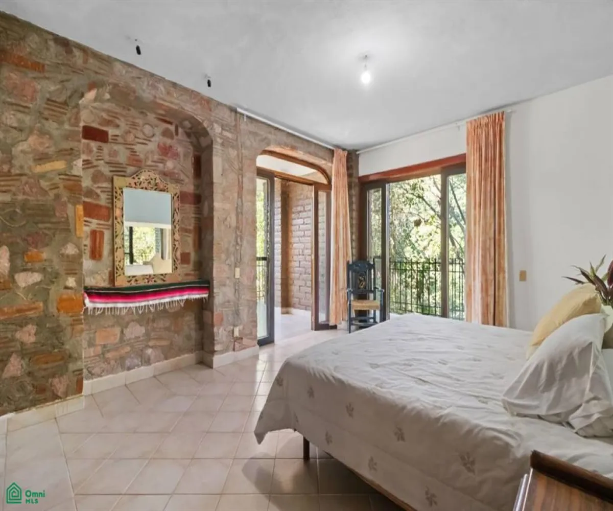 En Venta,Las Palmas de Arriba,Gobernador Sebastian Allende S/N, Puerto Vallarta, Jalisco 48260, 5 Habitaciones,3 Baños,Gobernador Sebastian Allende,MX24747433 En Venta,Las Palmas de Arriba,Gobernador Sebastian Allende S/N, Puerto Vallarta, Jalisco 48260, 5 Habitaciones,3 Baños,Gobernador Sebastian Allende,MX24747433