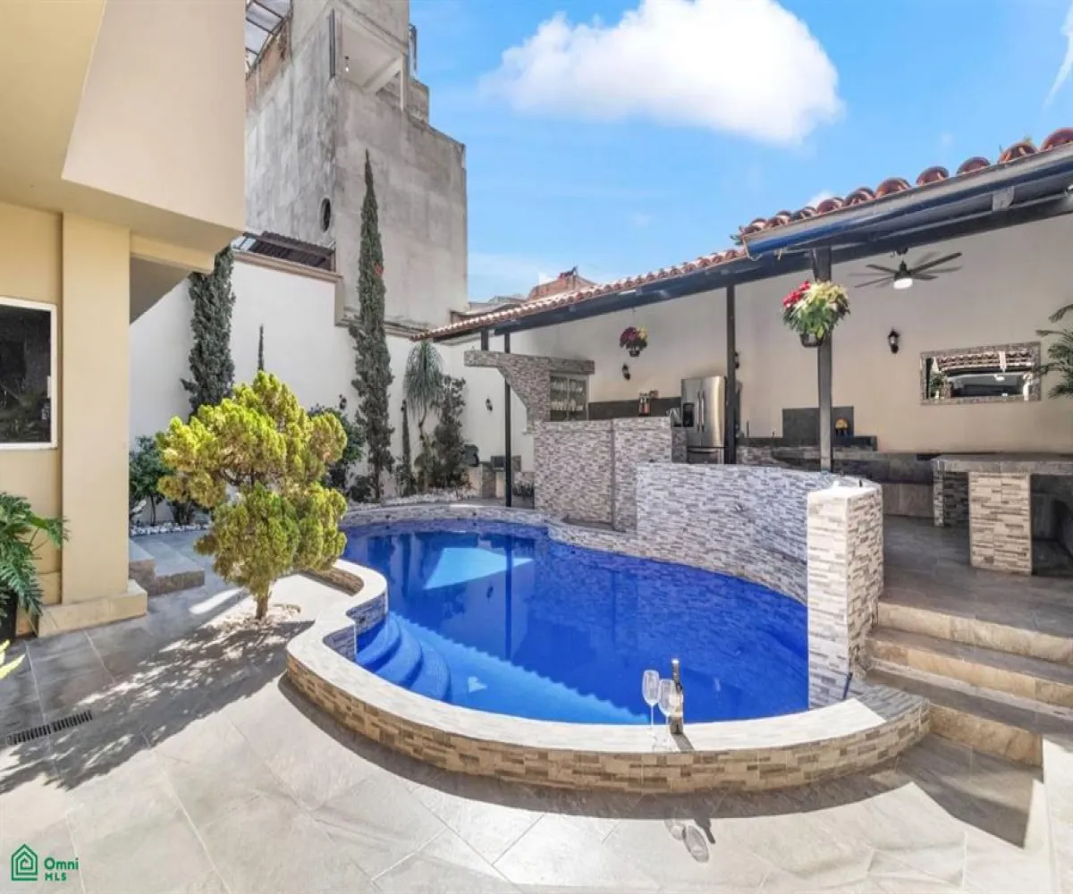 En Venta,Versalles,Privada Merida 103, Puerto Vallarta, Jalisco 48310, 5 Habitaciones,7 Baños,Privada Merida,MX24748027