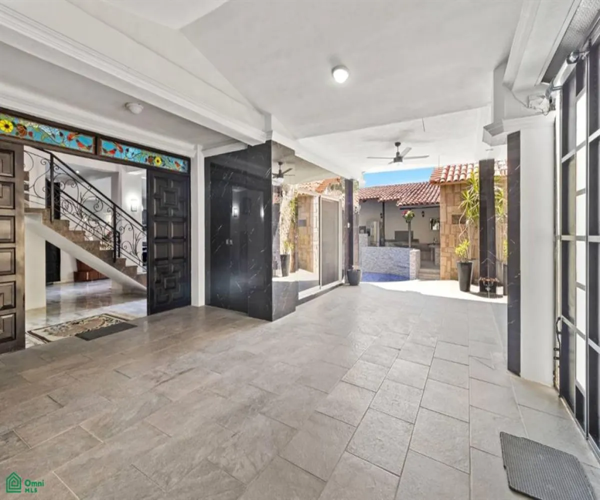 En Venta,Versalles,Privada Merida 103, Puerto Vallarta, Jalisco 48310, 5 Habitaciones,7 Baños,Privada Merida,MX24748027