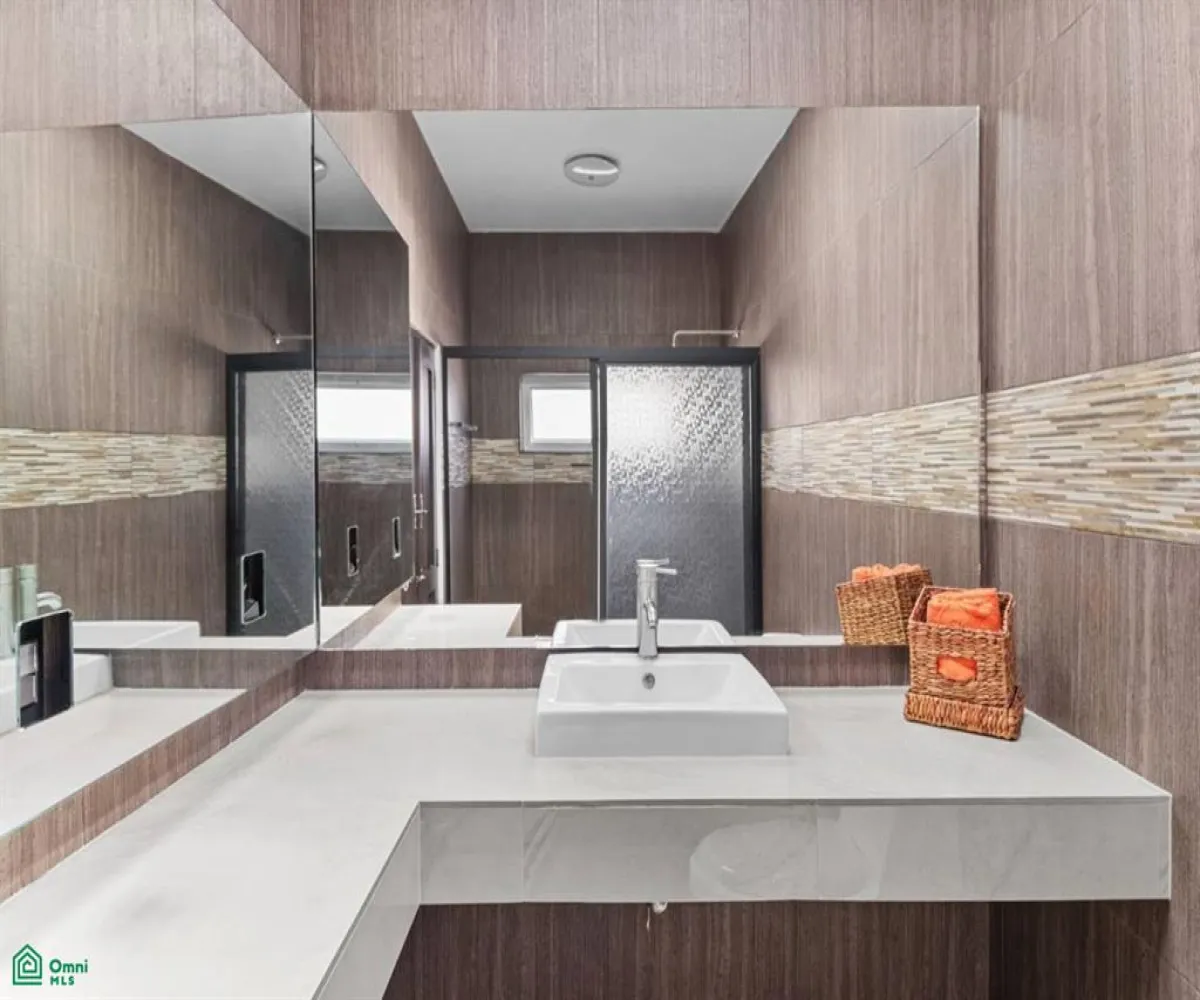 En Venta,Versalles,Privada Merida 103, Puerto Vallarta, Jalisco 48310, 5 Habitaciones,7 Baños,Privada Merida,MX24748027