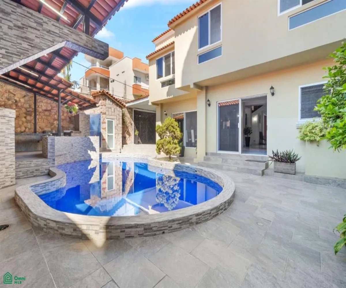 En Venta,Versalles,Privada Merida 103, Puerto Vallarta, Jalisco 48310, 5 Habitaciones,7 Baños,Privada Merida,MX24748027