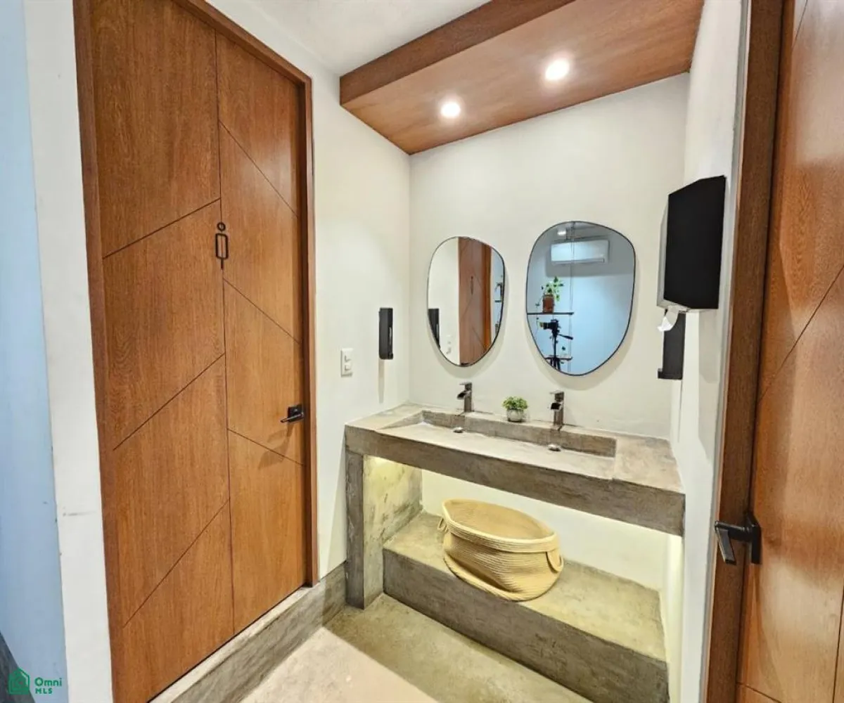 Local En Venta,Residencial Fluvial Vallarta,Av Grandes Lagos 269 C, Puerto Vallarta, Jalisco 48312,Av Grandes Lagos,MX24751362