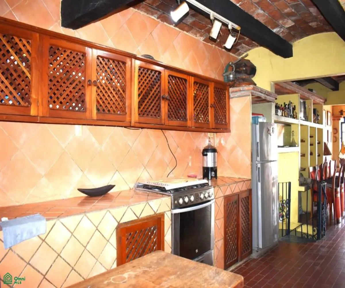 En Venta,Emiliano Zapata,Basilio Badillo 419, Puerto Vallarta, Jalisco 48380, 5 Habitaciones,5 Baños,Basilio Badillo,3,MX24802994