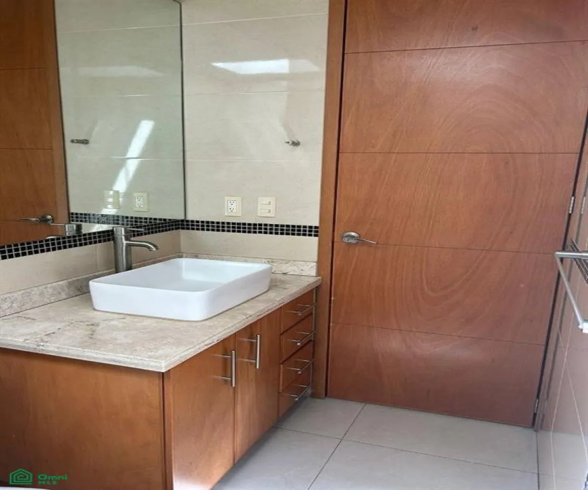 En Venta,Altamira,Av- aviacion 3905, Zapopan, Jalisco 45160, 3 Habitaciones,3 Baños,Av- aviacion,2,MX24855278