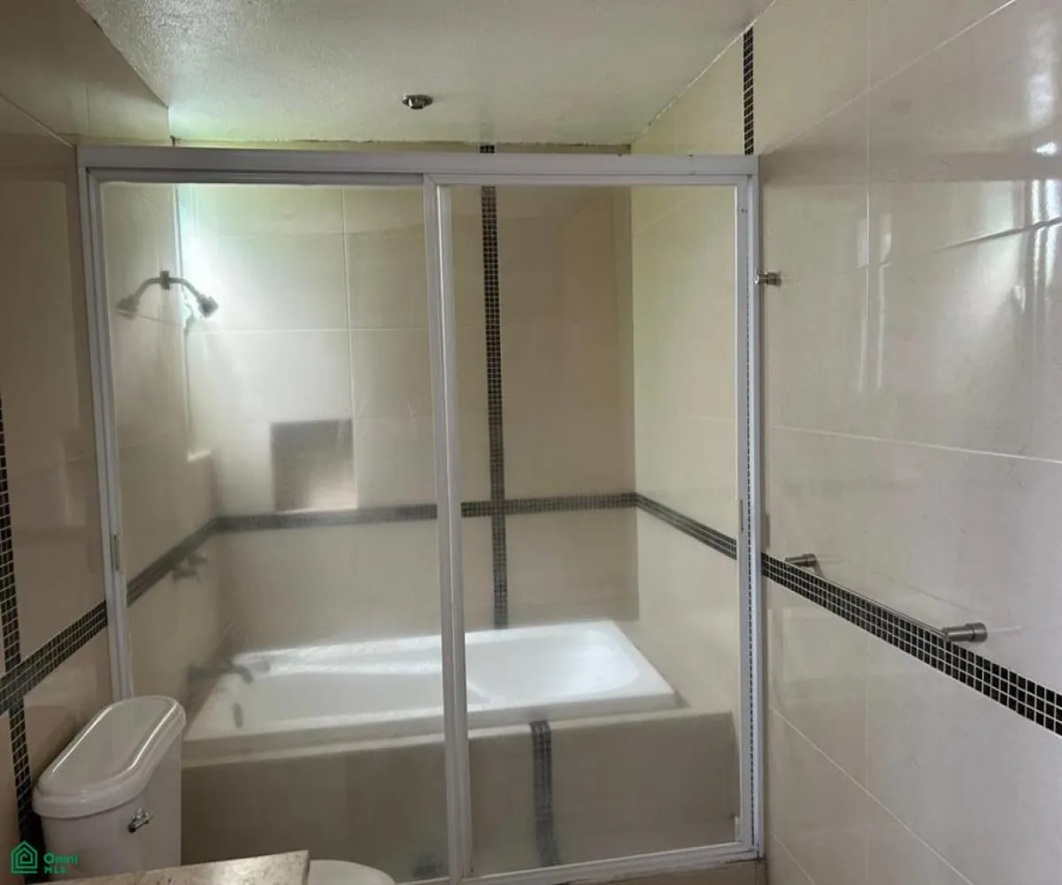 En Venta,Altamira,Av- aviacion 3905, Zapopan, Jalisco 45160, 3 Habitaciones,3 Baños,Av- aviacion,2,MX24855278